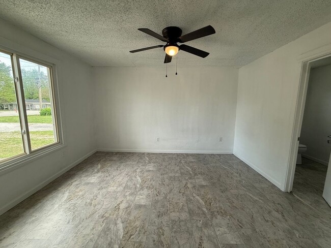 Building Photo - 520 S Scenic Ave