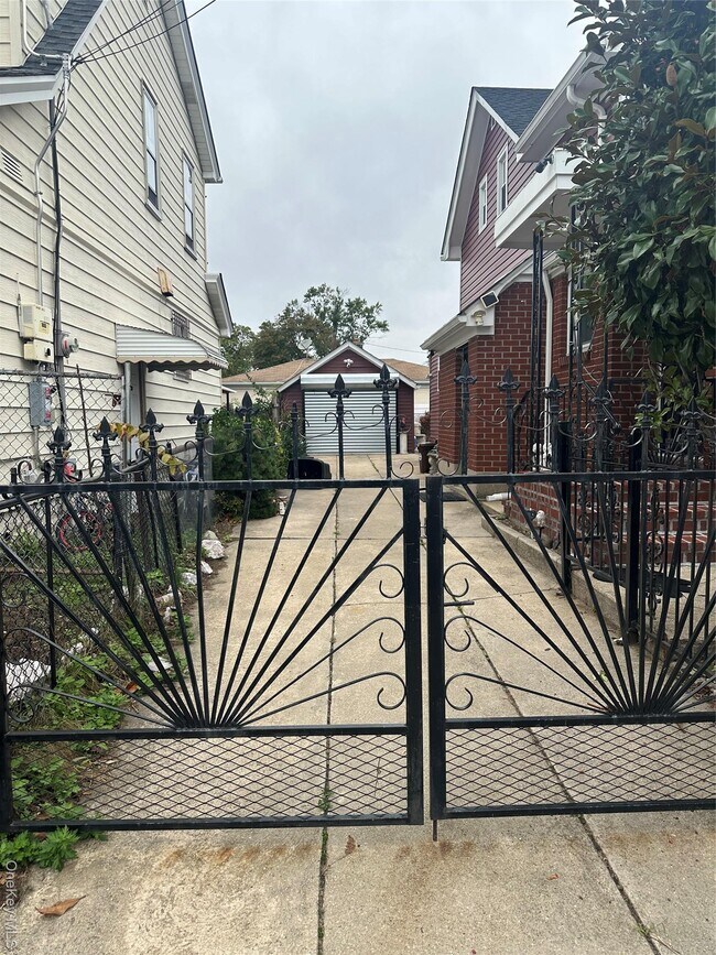 Foto del edificio - 243-01 130th Ave