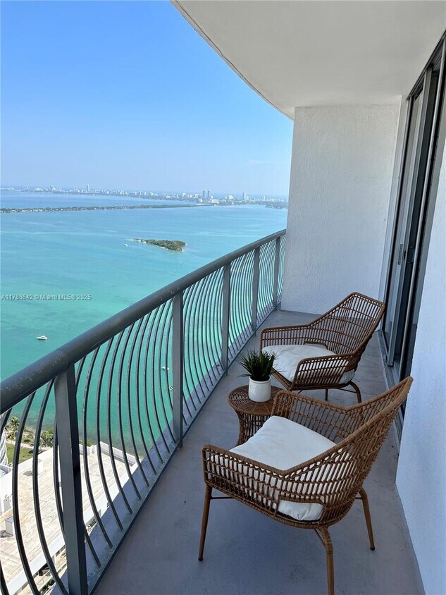 Foto principal - 1750 N Bayshore Dr