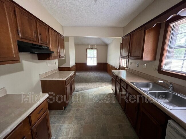 Building Photo - 4617 Sandy Park Dr