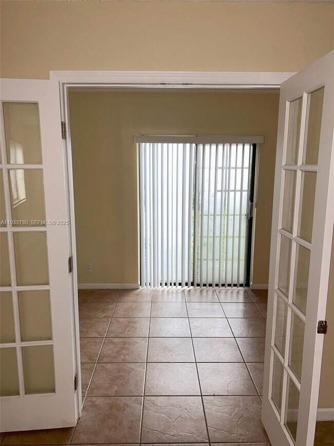 Foto del edificio - 8041 Southgate Blvd