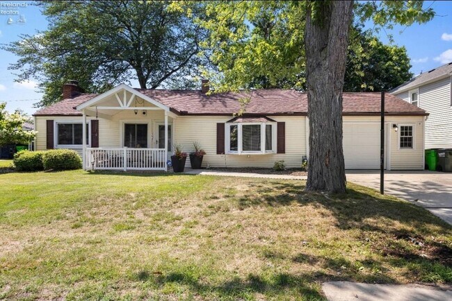 Building Photo - 154 Oakwood Dr