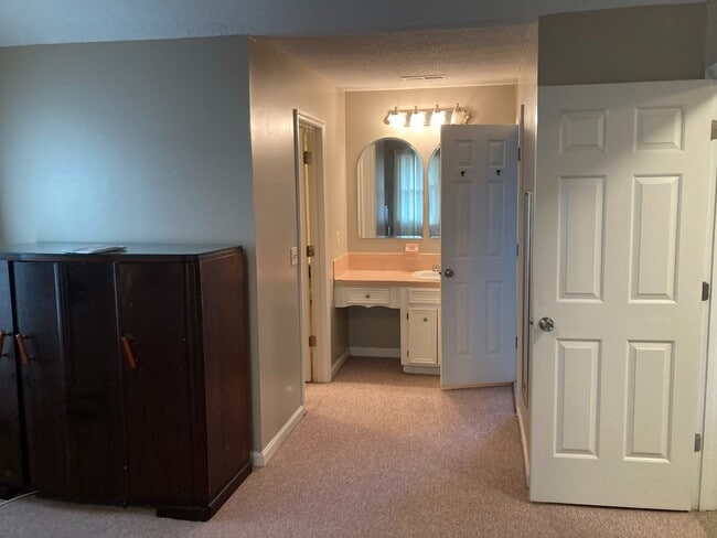 Building Photo - 146 Mellard Dr