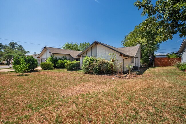 Foto del edificio - 2025 Monarch Dr