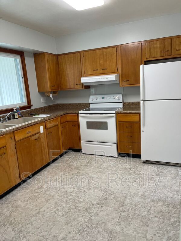 Building Photo - 582 Brooke Blvd