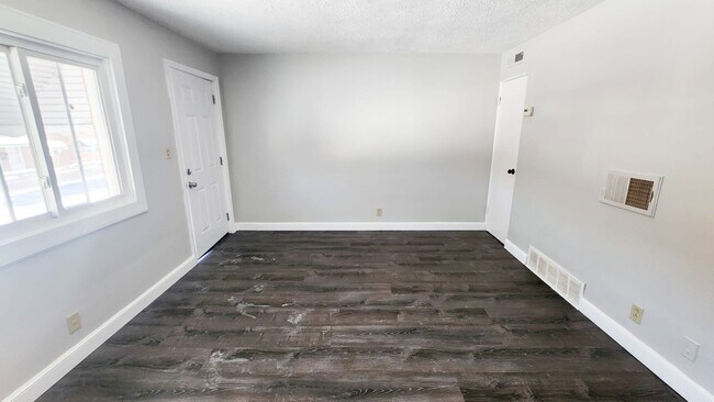 Foto del edificio - Move in ready!