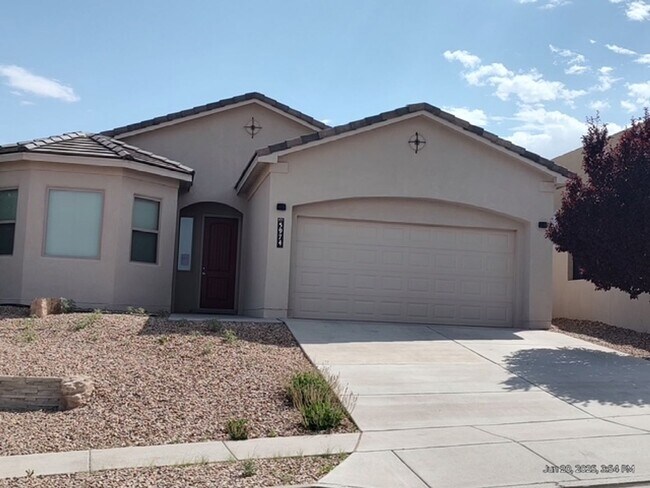 Foto del edificio - Stunning 3 Bedroom 2 Bathroom, 2 Car Garag...