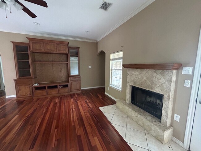Foto del edificio - Updated Midway ISD Home