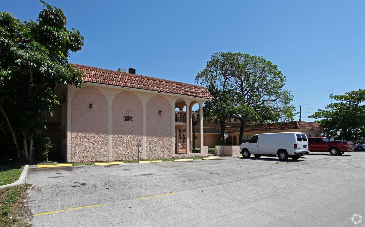 Building Photo - 6015 SW 33rd St