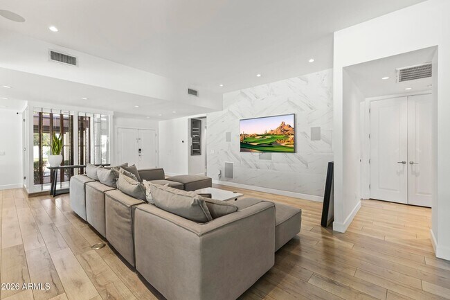 Foto del edificio - 6834 N 72nd Pl