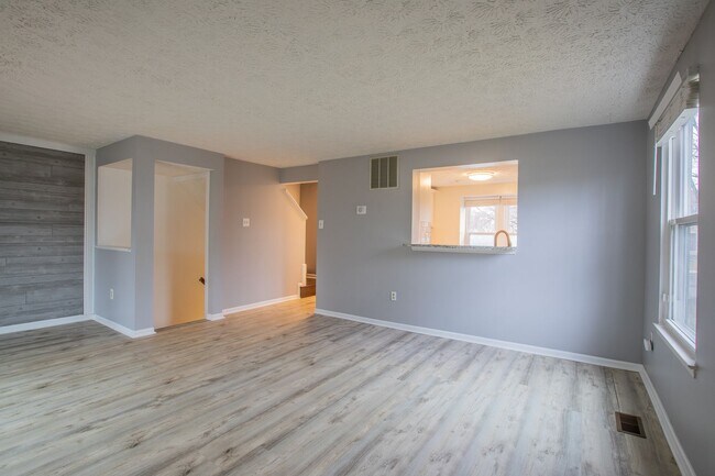 Building Photo - Lovely 3 BR/2 BA EOG Townhome in Bowie!