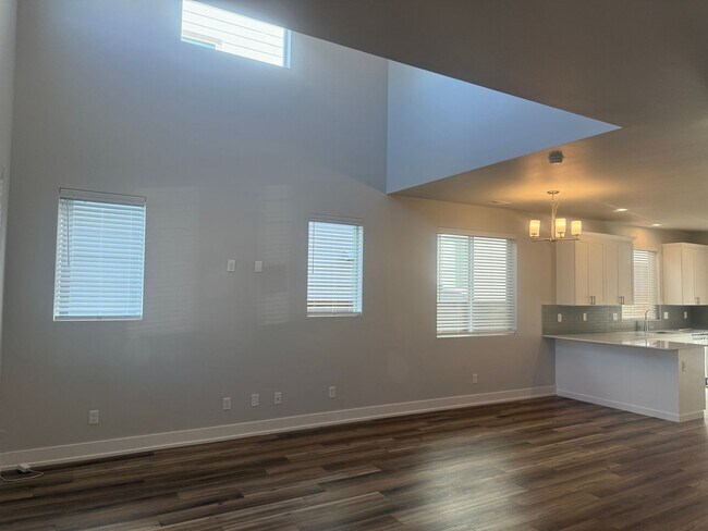 Foto del edificio - Beautiful 3-Bedroom + Bonus Loft Home in B...