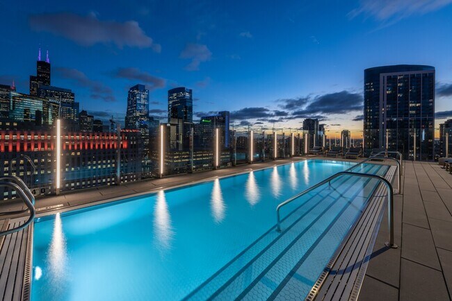 Foto del edificio - 300 W Hubbard St