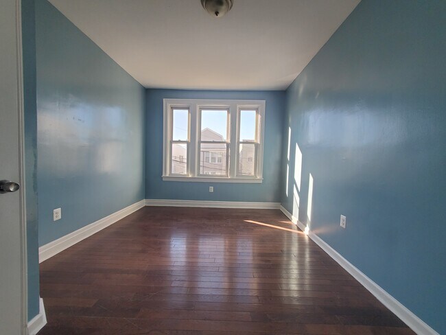 Building Photo - 154 Terhune Ave