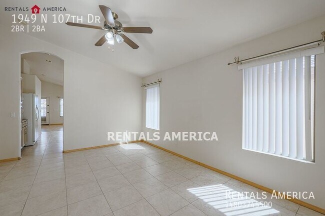 Foto del edificio - Lovely Crystal Gardens Lakefront 2 Bed, 2 ...