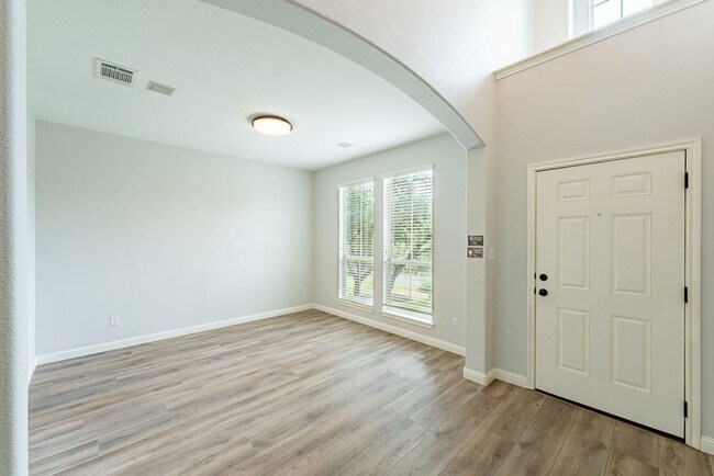 Foto del edificio - Discover Your Ideal Oasis: Elegance, Comfort, and Outdoor Bliss Await in this Dream Home!
