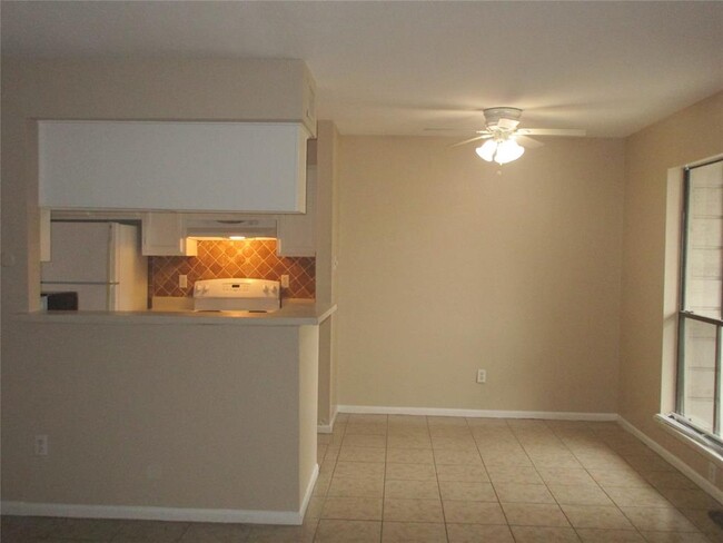 Foto del edificio - 17331 Red Oak Dr