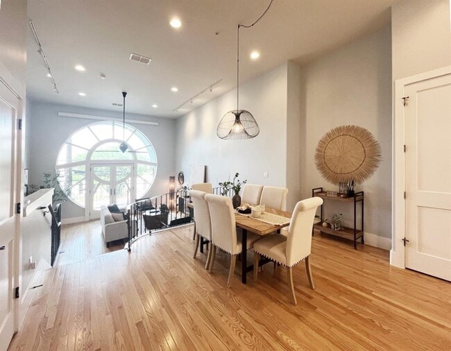 Foto del edificio - 206 E Live Oak St