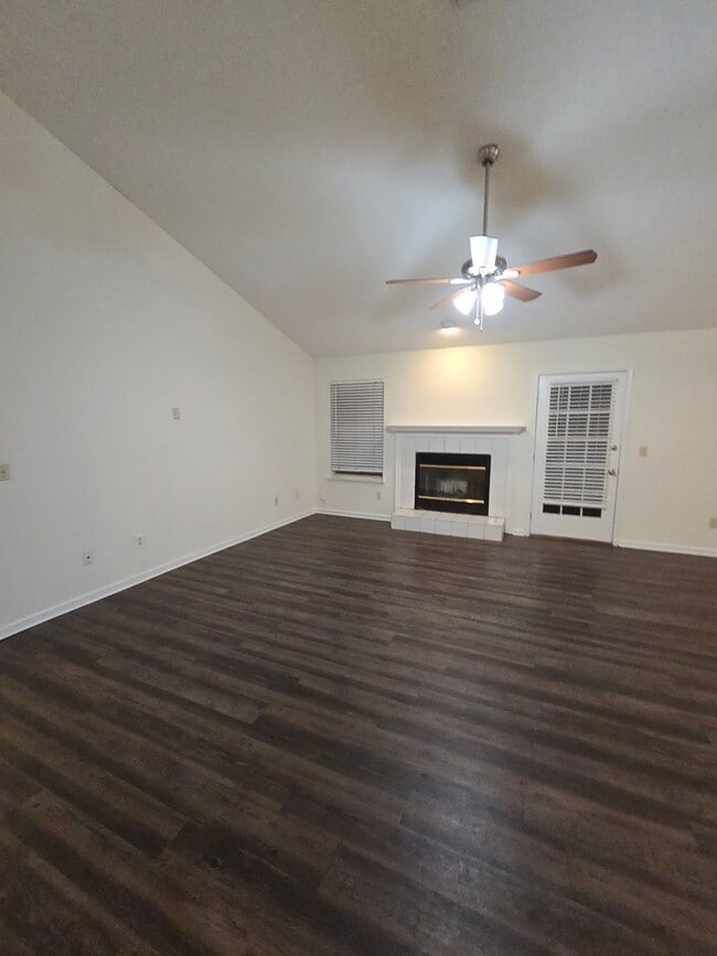 Building Photo - 9150 Camshire Dr