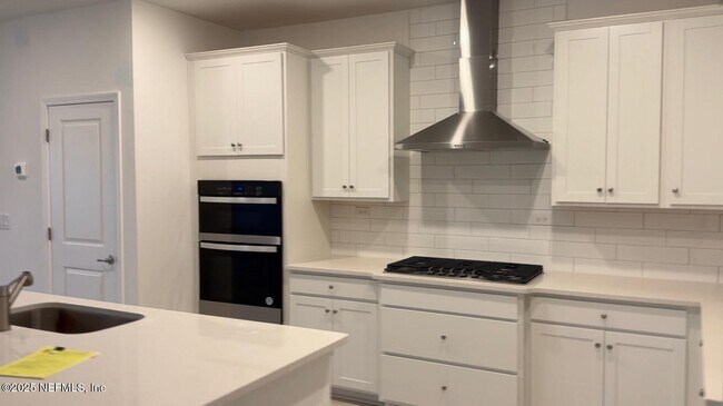 Foto del edificio - 213 Silver Myrtle Ct