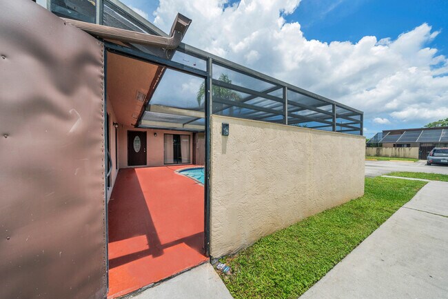 Building Photo - 4757 Sunny Palm Cir