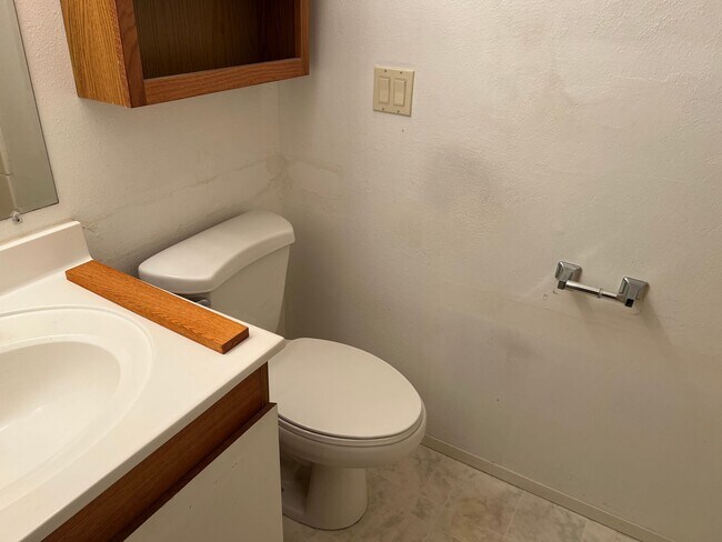 Foto del edificio - Convenient East Bremerton Condo
