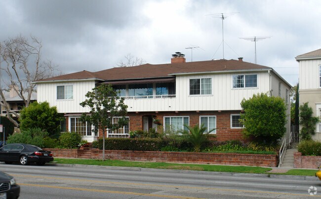 Foto del edificio - 9725-9727 W Olympic Blvd