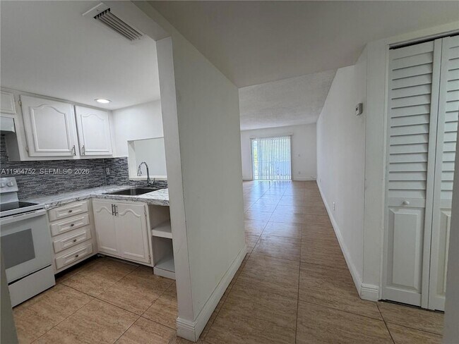 Foto del edificio - 13685 NE 10th Ave