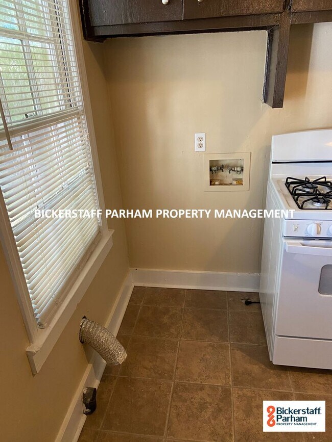Building Photo - Located Near Macon Road! Available Novembe...