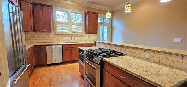 Building Photo - 703 Pershing Ave SE