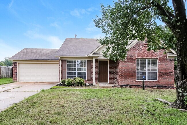 Building Photo - 145 Pinewood Dr
