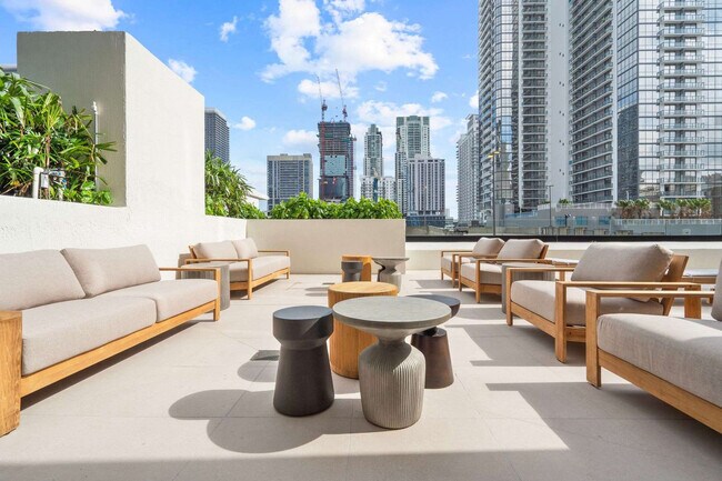 Foto del edificio - 225 N Miami Ave