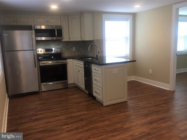 Foto del edificio - 106 E State St