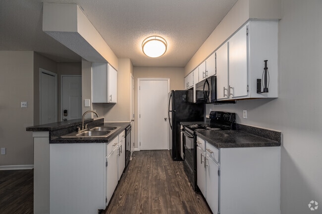 Deluxe Topaz 1BD 1BA - Kitchen - ReNew Chesterfield