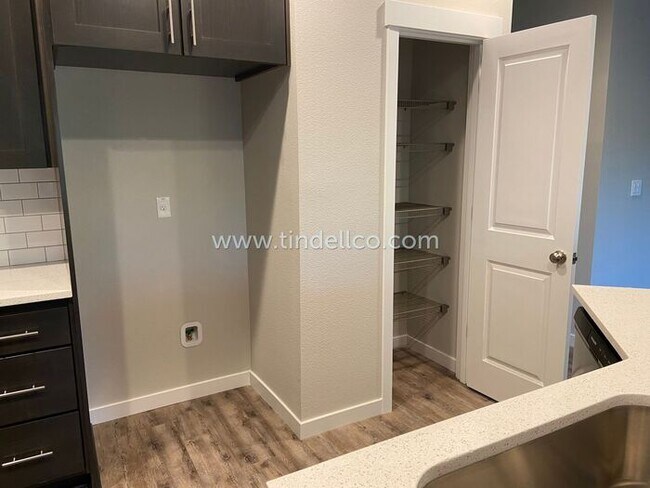 Foto del edificio - Modern 3 Bedroom 2.5 Bathroom Home In Happ...