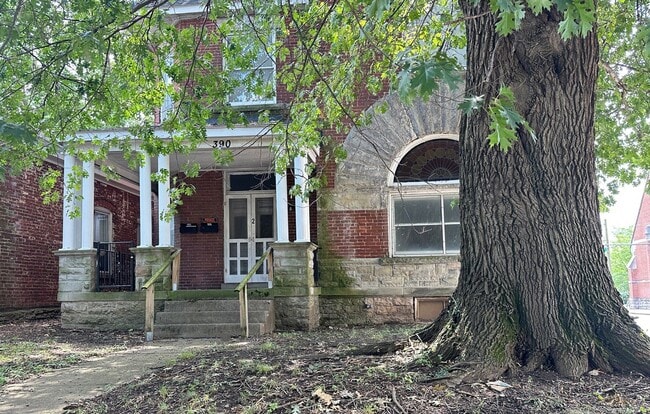 Building Photo - AKS390