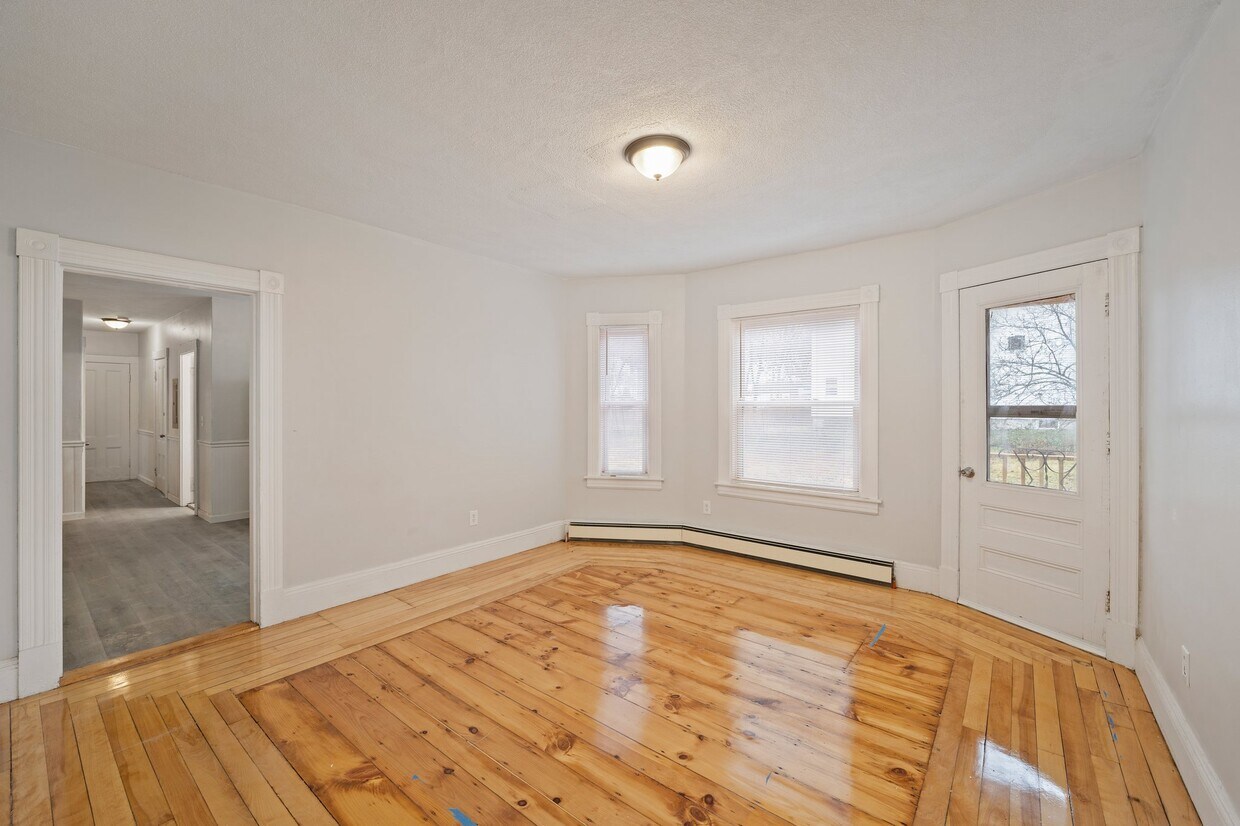 401 Beacon St Unit 1, Lowell, MA 01850 Apartments in Lowell, MA