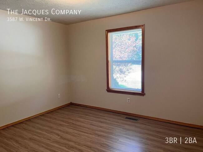 Foto del edificio - 3587 W Vincent Dr