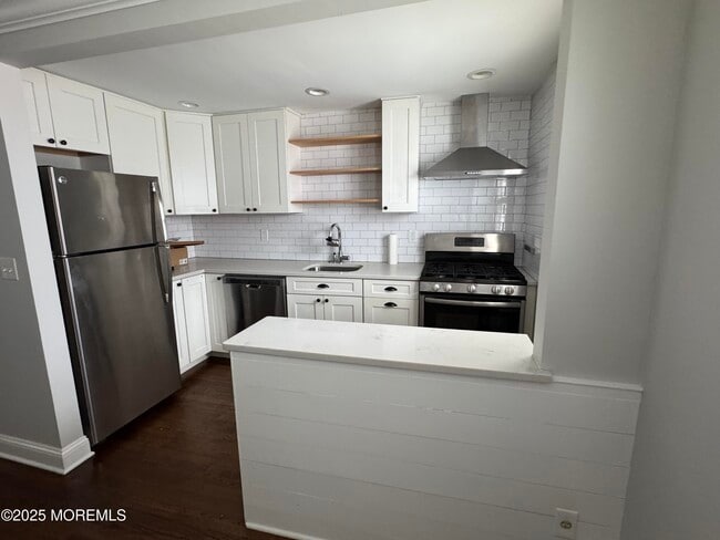 Building Photo - 64 Manor Dr