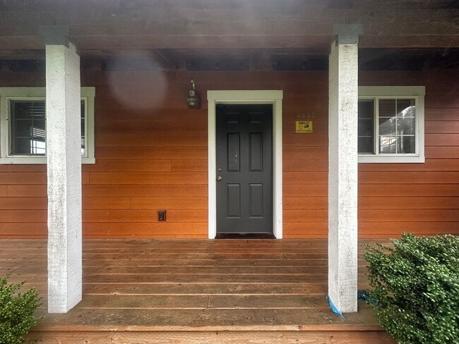 Building Photo - 4645 NE Elliott Cir