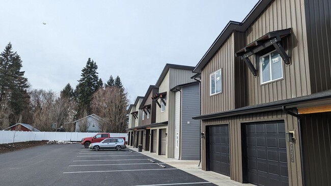 Building Photo - 3 Bedroom 2 1/2 bathroom Hayden Townhome!