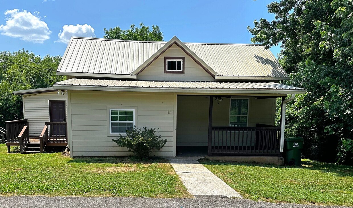 Primary Photo - Maryville City single family home