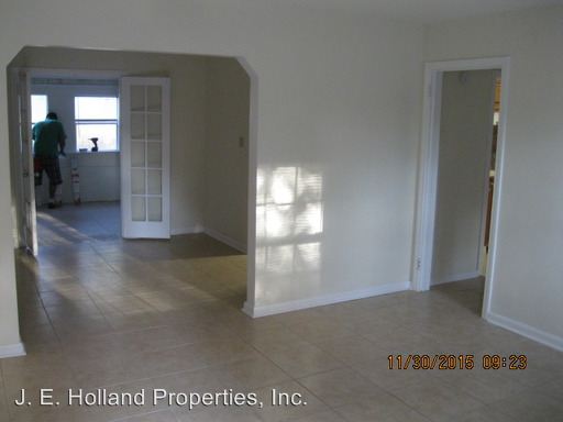 Building Photo - 6049 Green Hill Ln