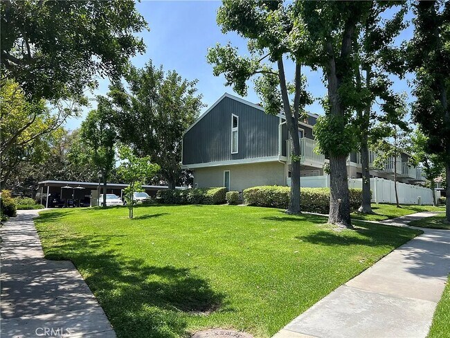 Foto del edificio - 36 Birchwood Ln