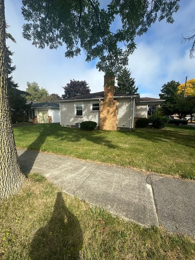 Foto del edificio - 2 Bed 1.5 Bath Home For Rent - FIRST MONTH FREE With 13 Month Lease