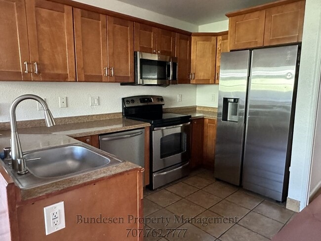 Building Photo - 601 Falcon Dr