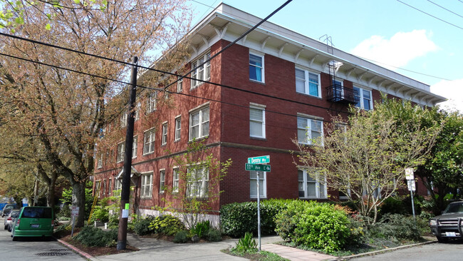 Building Photo - Lincoln Court