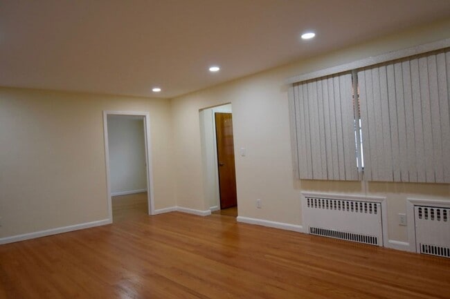 Building Photo - 356 Slocum Way