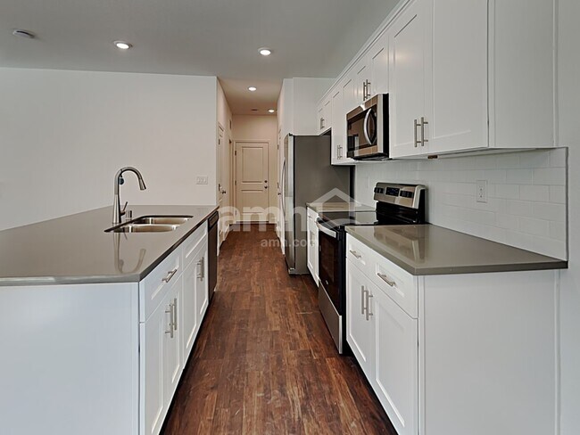 Foto del edificio - 8921 Tiger Tooth Ave