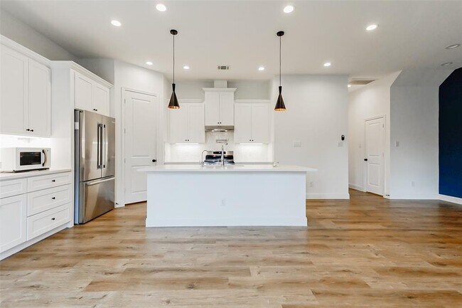 Building Photo - 7810 Kenton St